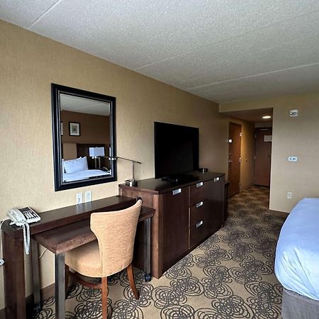 Doubletree By Hilton Bay City - Riverfront Exterior photo