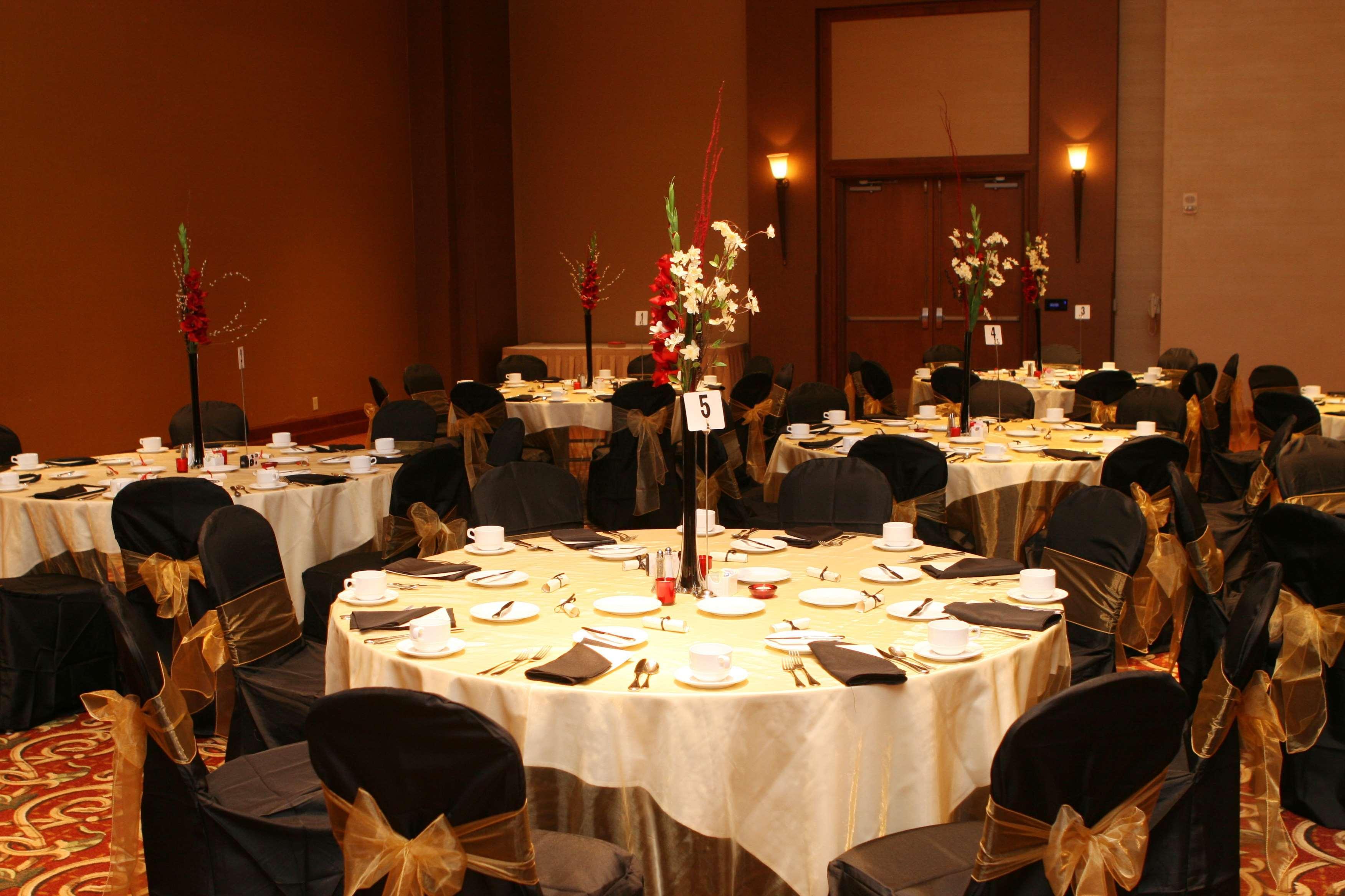 Doubletree By Hilton Bay City - Riverfront Restaurant photo
