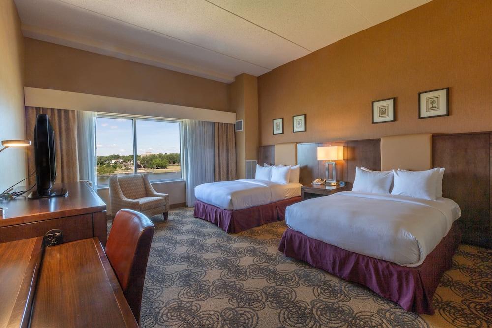 Doubletree By Hilton Bay City - Riverfront Exterior photo
