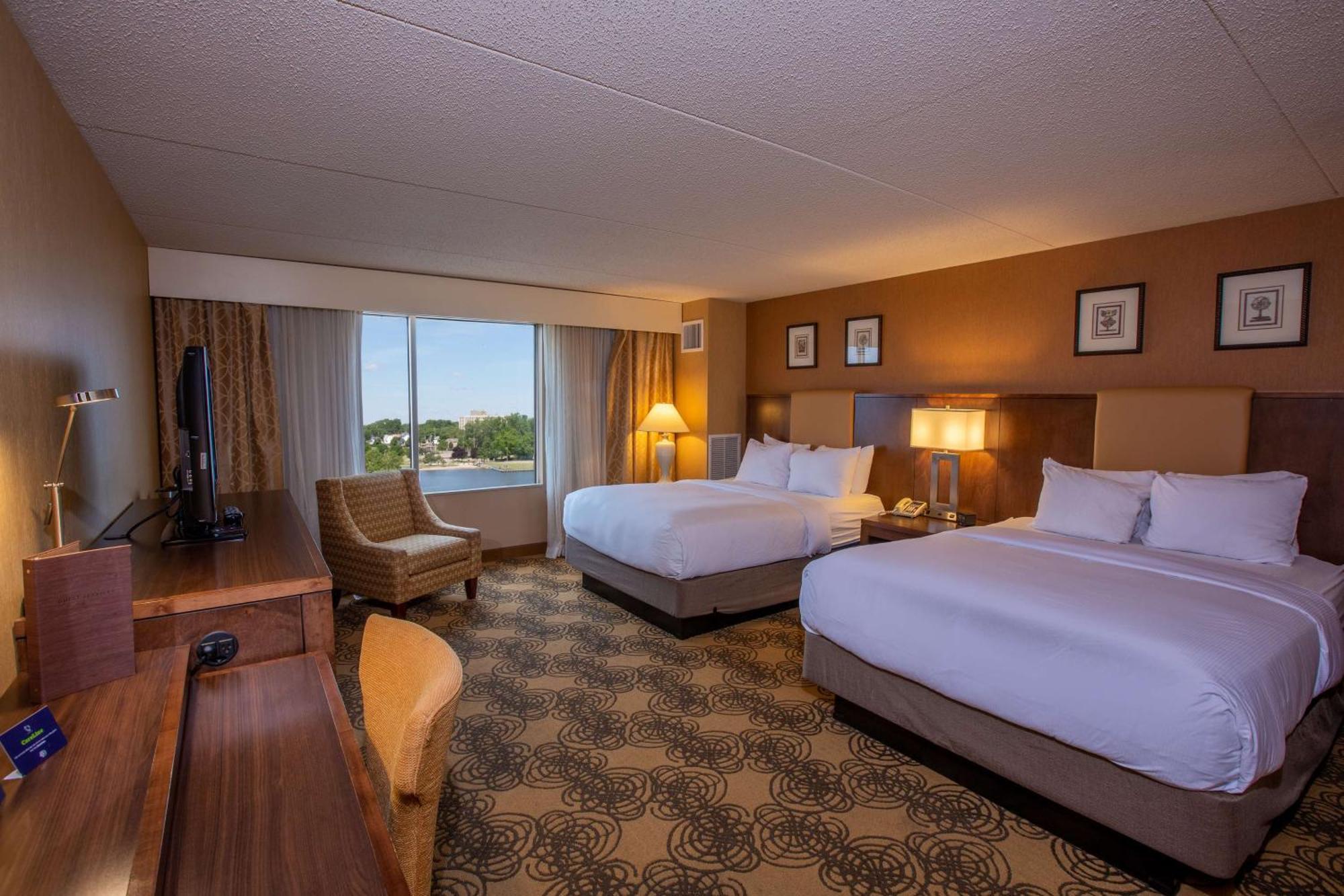 Doubletree By Hilton Bay City - Riverfront Exterior photo