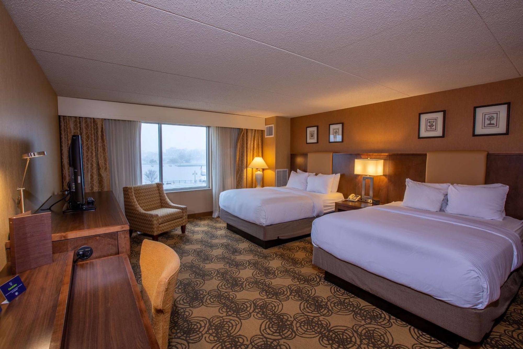Doubletree By Hilton Bay City - Riverfront Exterior photo