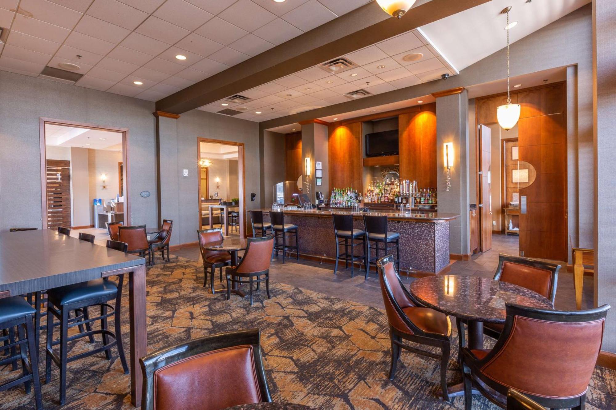 Doubletree By Hilton Bay City - Riverfront Exterior photo