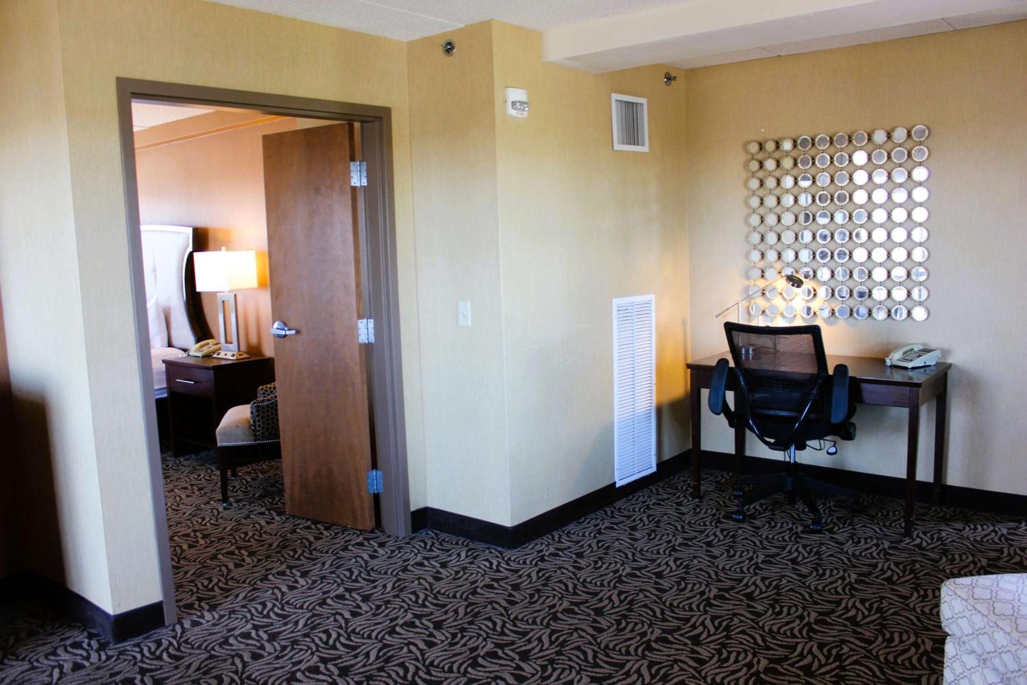 Doubletree By Hilton Bay City - Riverfront Exterior photo