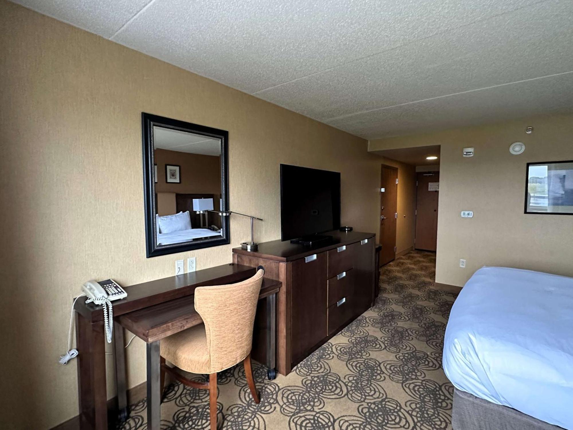 Doubletree By Hilton Bay City - Riverfront Exterior photo